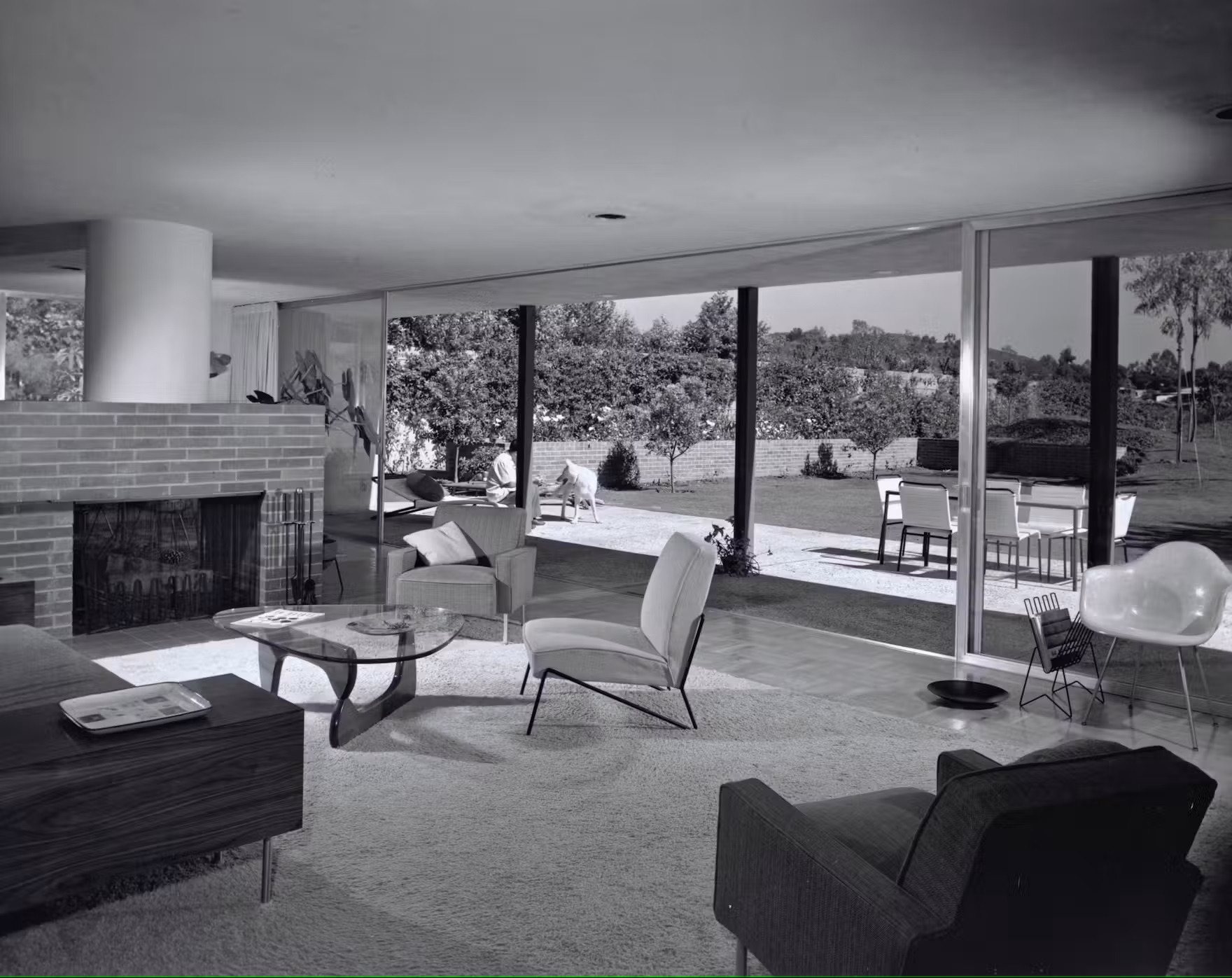 Chris pratt and katherine schwarzenegger demolish craig ellwood house, internet goes berserk