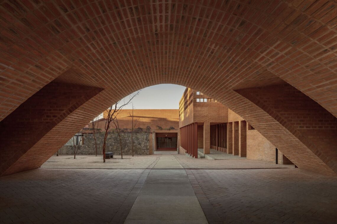 La ribera center for culture and arts/atelier ars