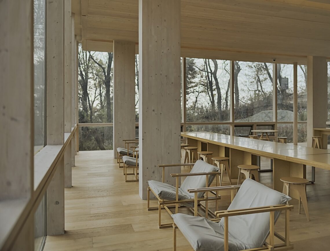 Inwang guard post forest retreat / soltozibin architects + sn architecture