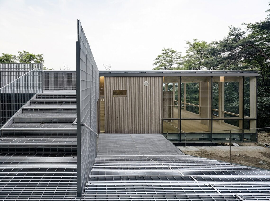 Inwang Guard Post Forest Retreat / Soltozibin Architects + Sn Architecture 1 Inwang guard post forest retreat / soltozibin architects + sn architecture