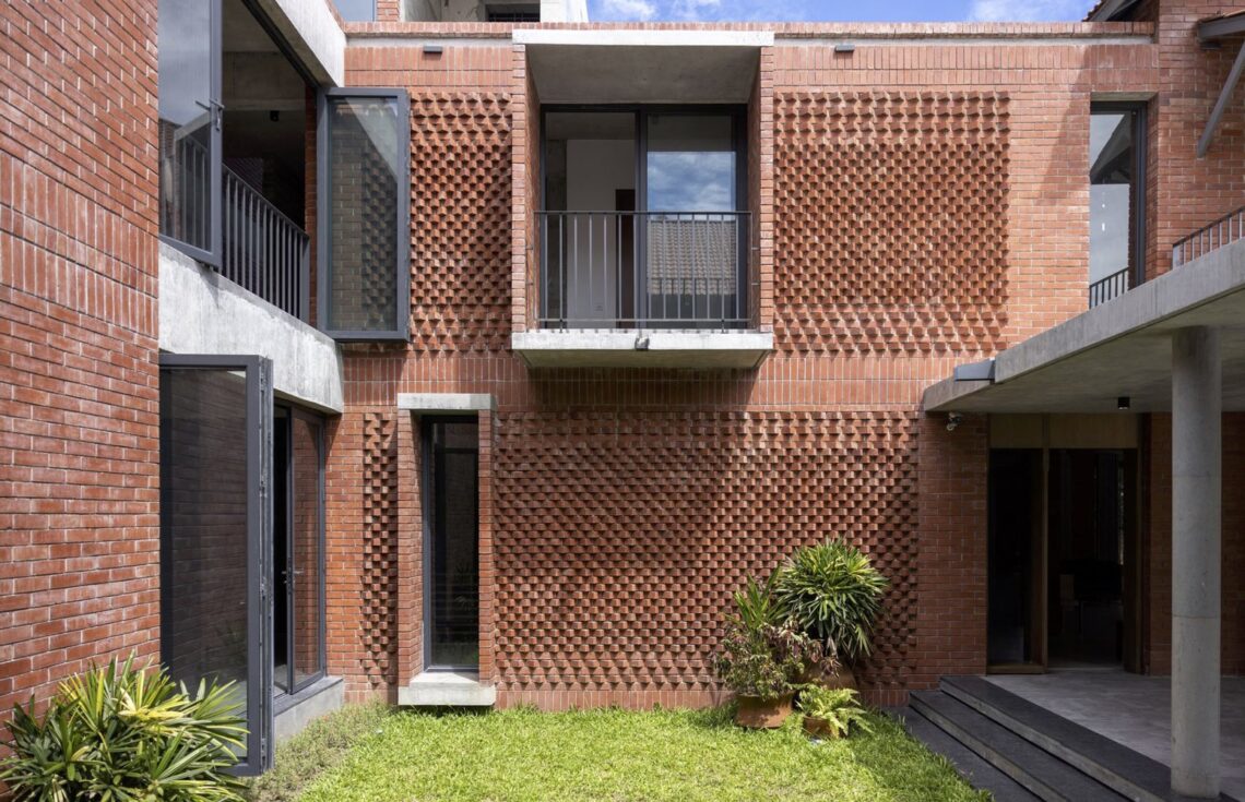 Maayer anchol residence / indesol architects + neoformation architects