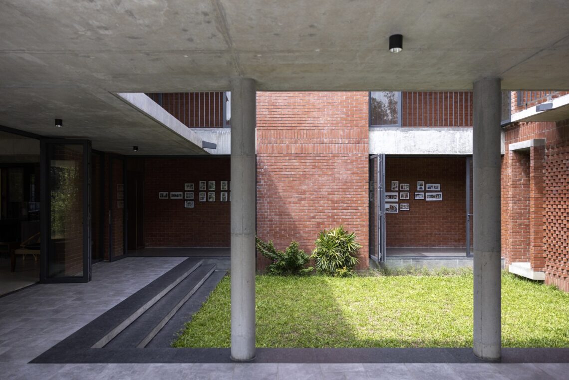 Maayer anchol residence / indesol architects + neoformation architects