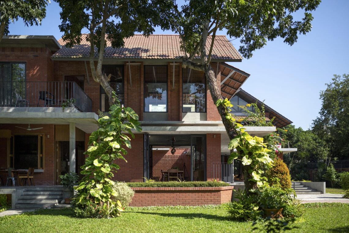 Maayer anchol residence / indesol architects + neoformation architects