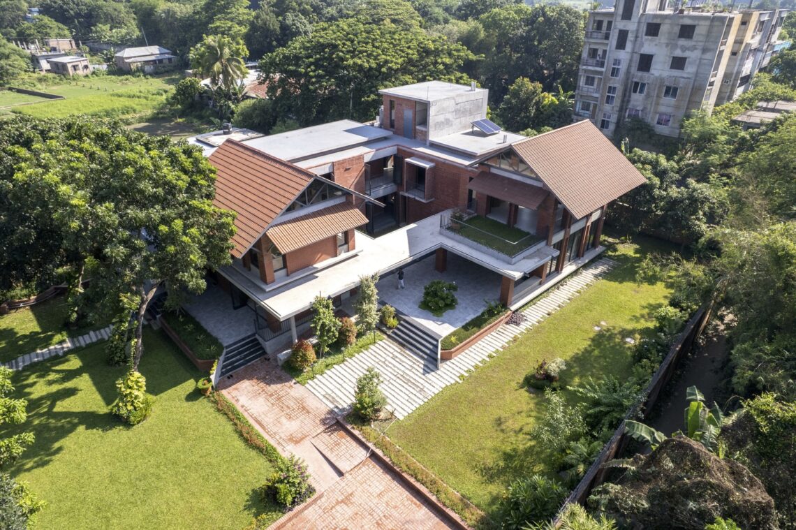 Maayer anchol residence / indesol architects + neoformation architects