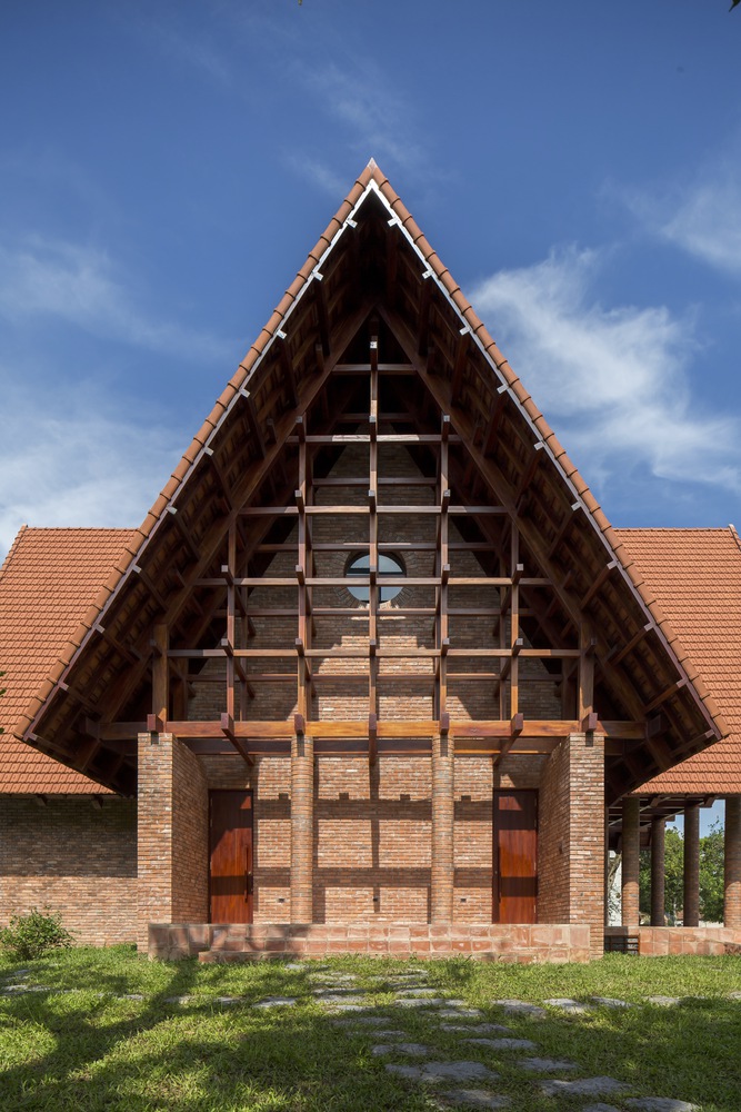Martyr shrine / lestudioarchitects