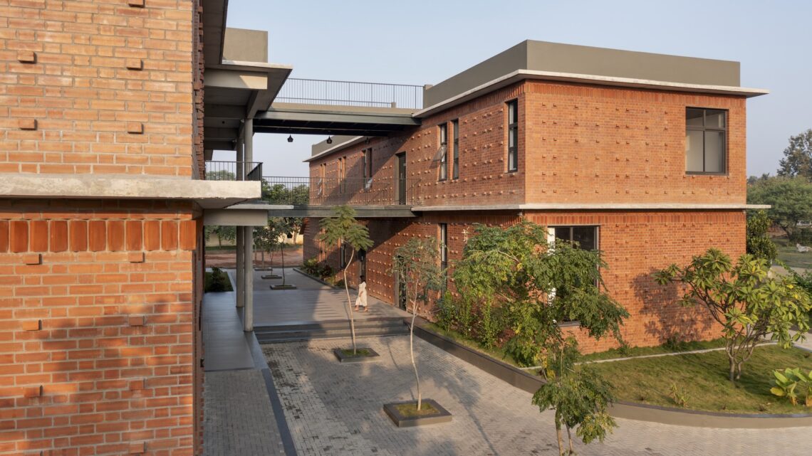 National school of business bangalore / habitart architecture studio