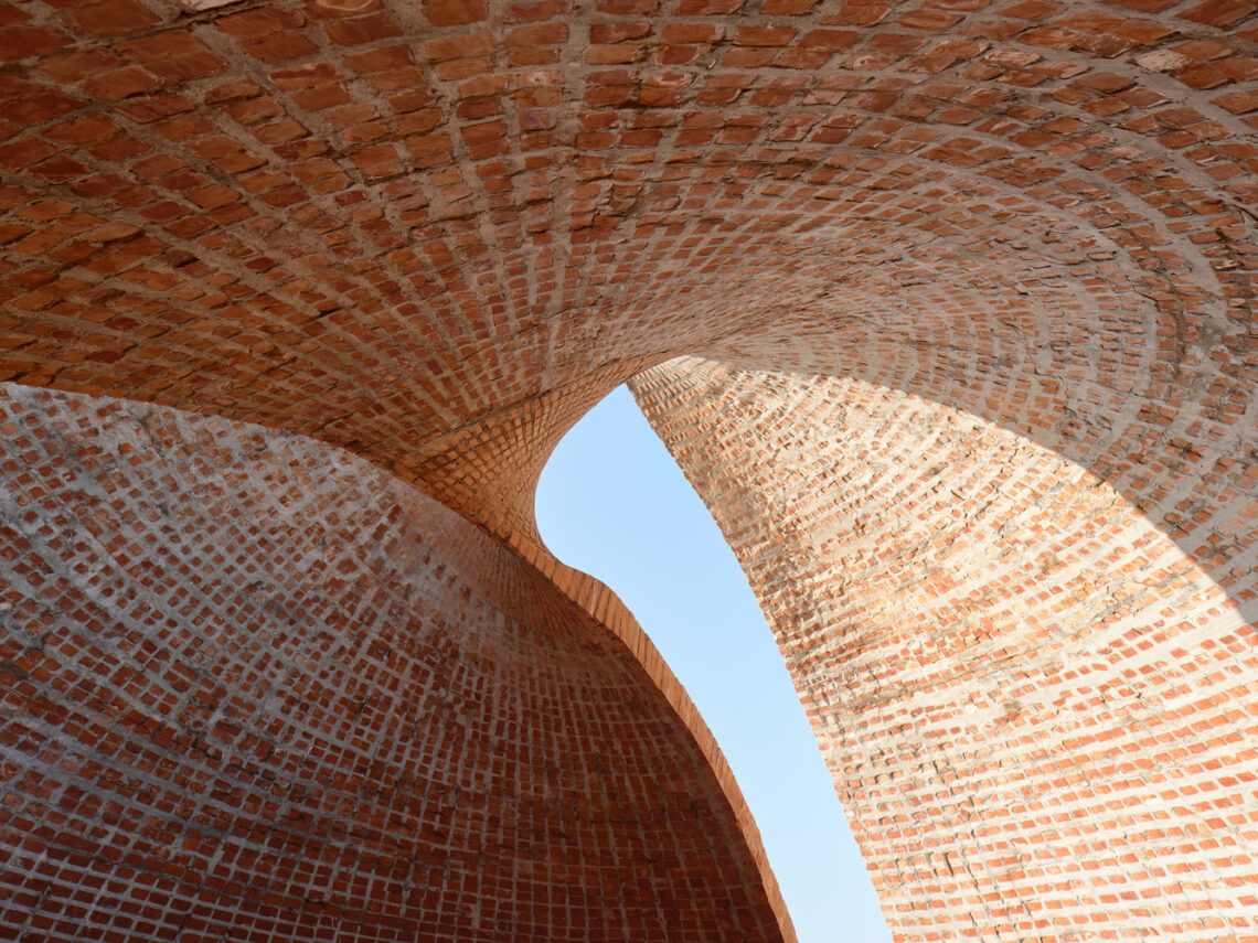 Twisted brick shell concept library / hcch studio