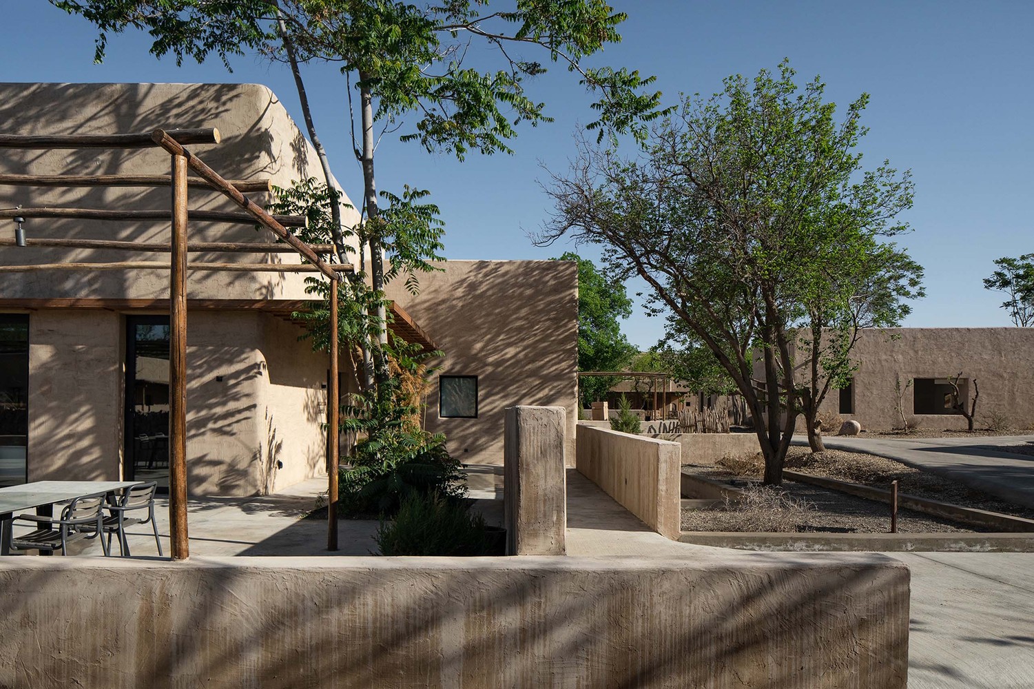 12 Lost villa boutique hotel / das lab