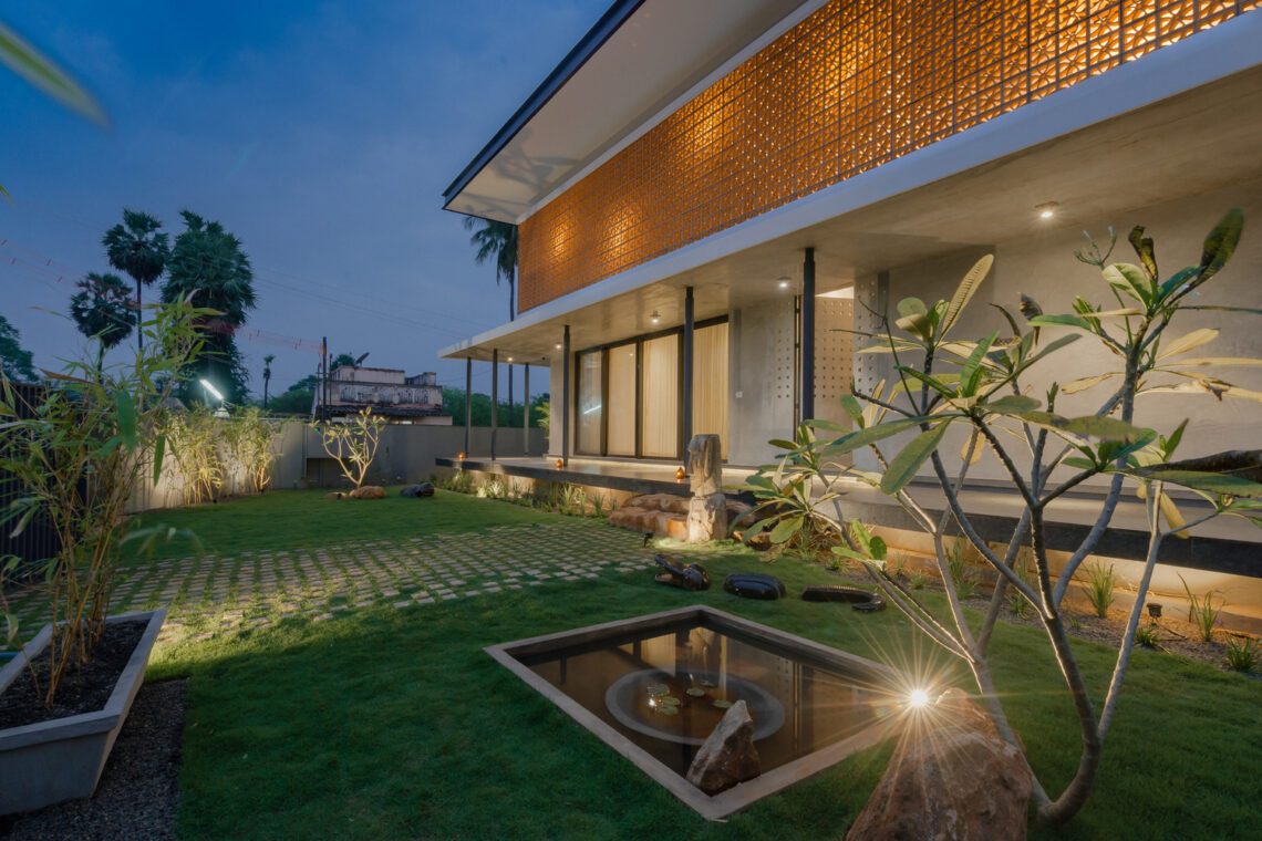 House In A Grove / Sto.m.p 34 House in a grove / sto. M. P