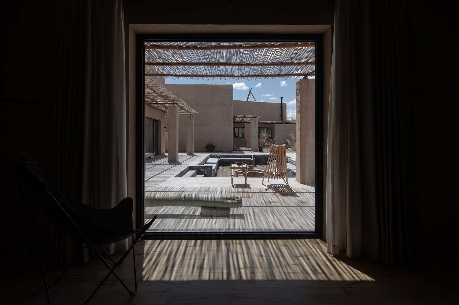 38 Lost villa boutique hotel / das lab