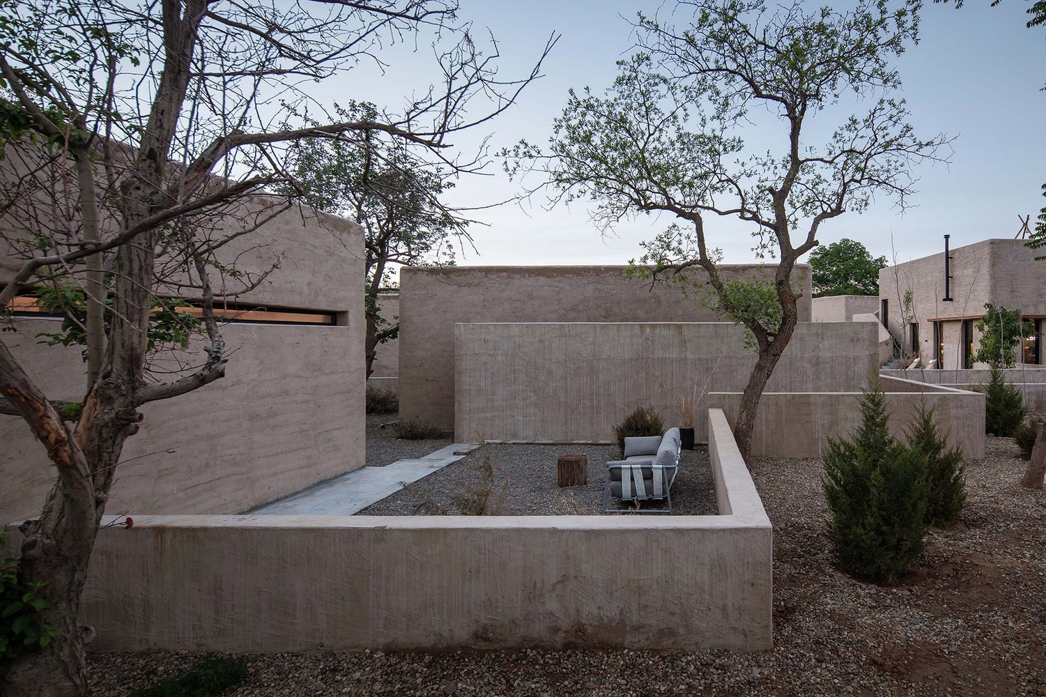 9 Lost villa boutique hotel / das lab