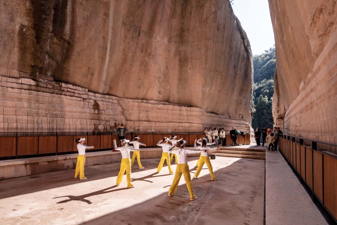 Quarry No. 9: Stage Space + Quarry No. 10: Live Performance / Dna 3 Quarry no. 9: stage space + quarry no. 10: live performance / dna