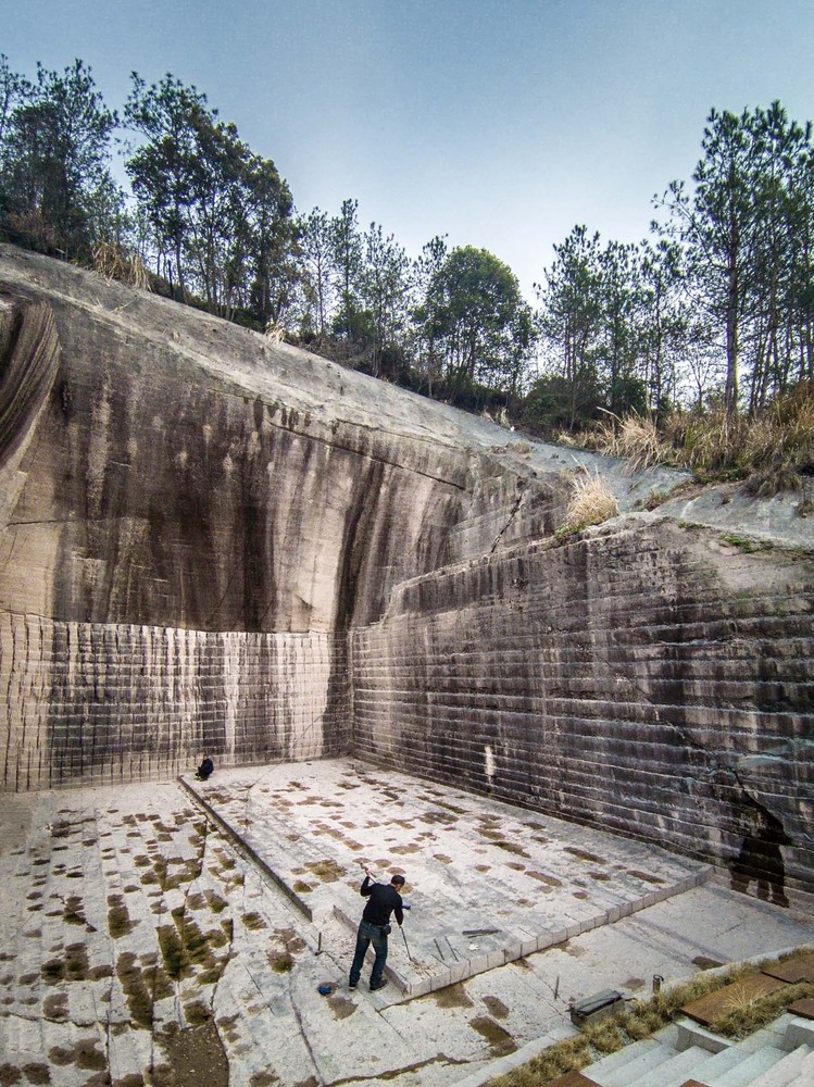 Quarry No. 9: Stage Space + Quarry No. 10: Live Performance / Dna 27 Quarry no. 9: stage space + quarry no. 10: live performance / dna