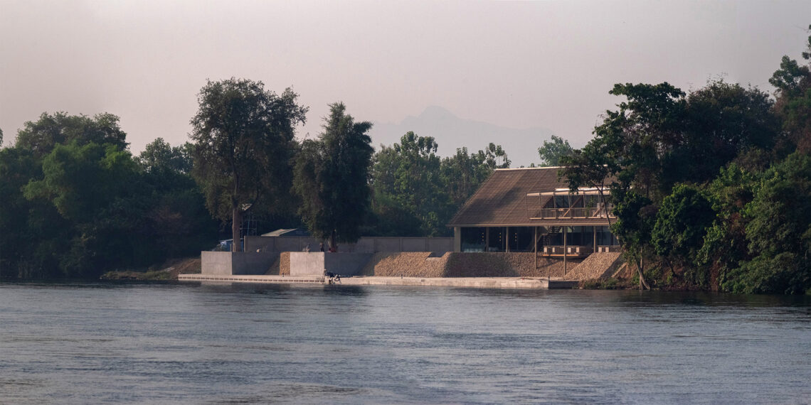 Restaurant by the river kwai / phtaa