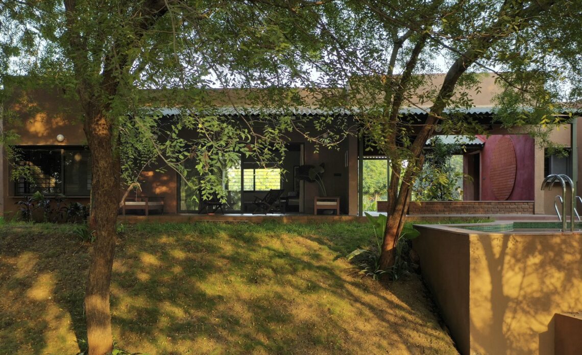 Courtyard house by the water / studio designseed