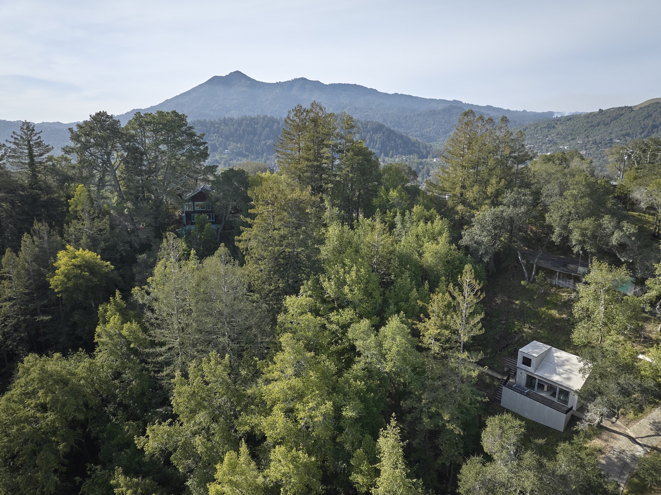 Crest guesthouse / mork-ulnes architects