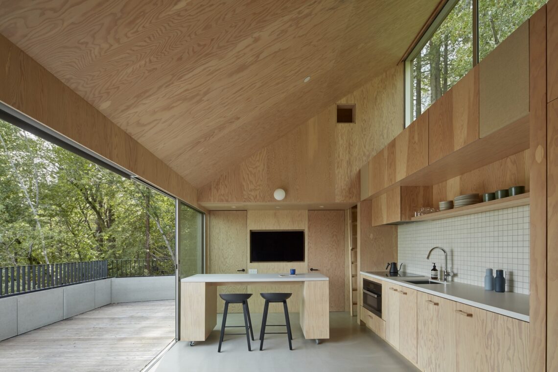 Crest guesthouse / mork-ulnes architects