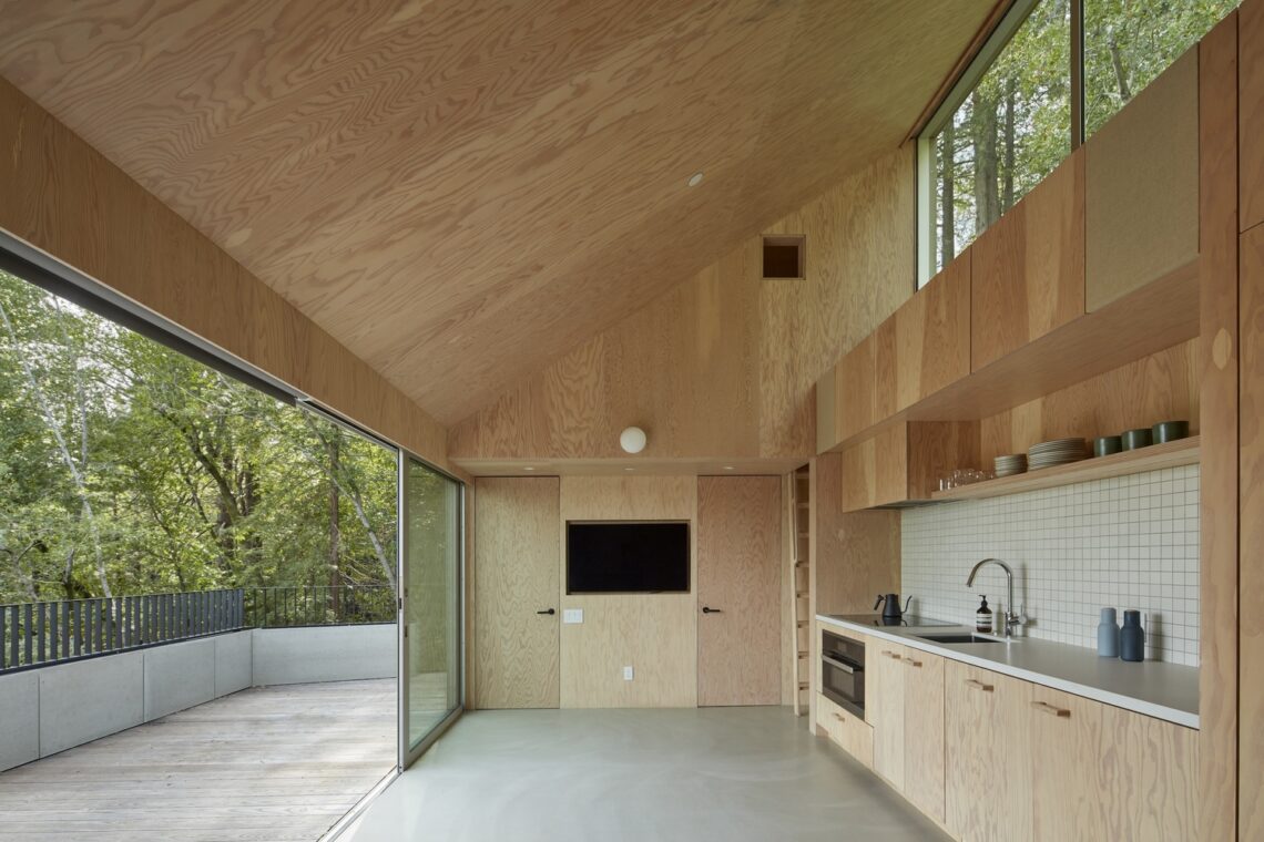 Crest guesthouse / mork-ulnes architects