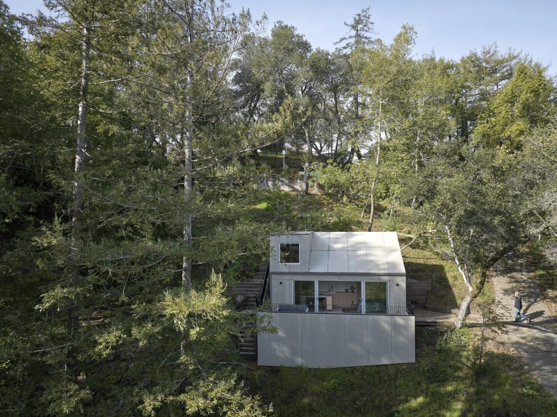 Crest guesthouse / mork-ulnes architects