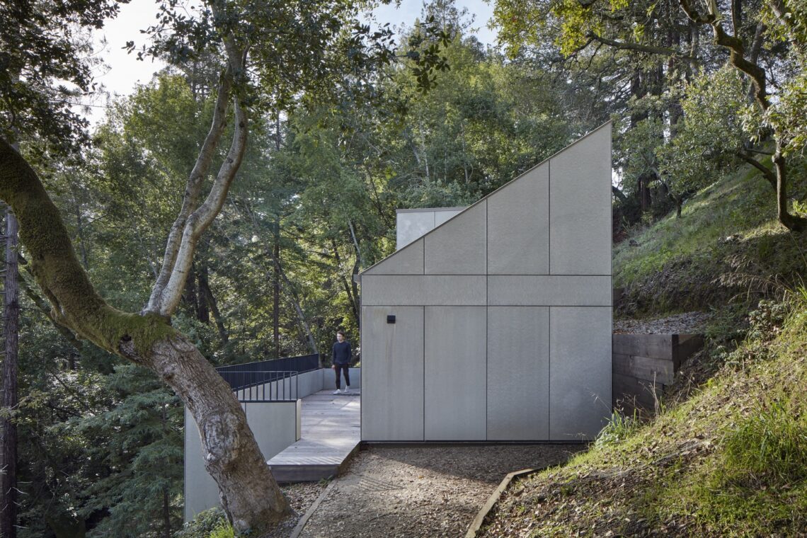 Crest guesthouse / mork-ulnes architects