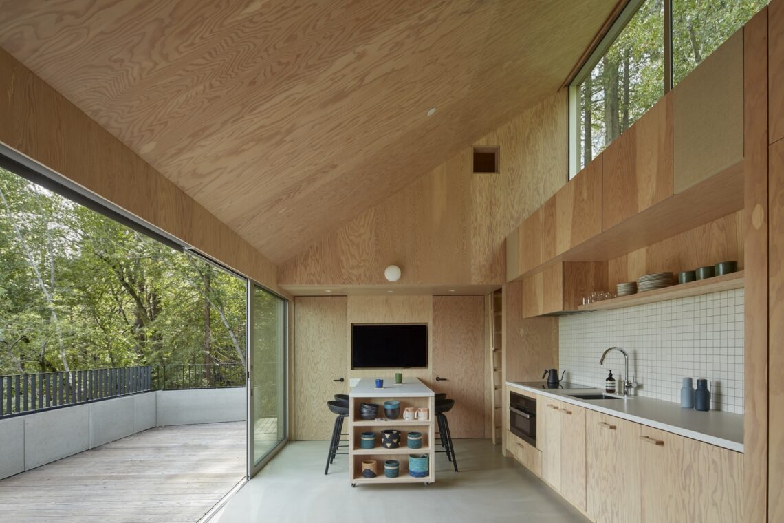 Crest guesthouse / mork-ulnes architects