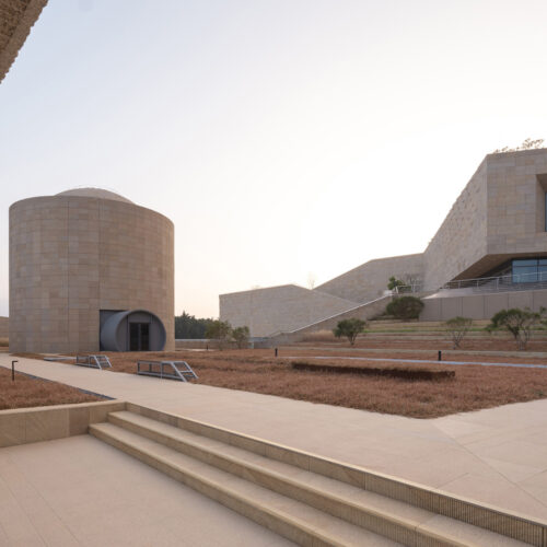 Daya bay nuclear power science and technology museum / e+uv architecture + huayi design
