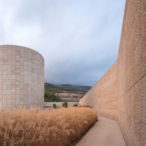 Daya bay nuclear power science and technology museum / e+uv architecture + huayi design