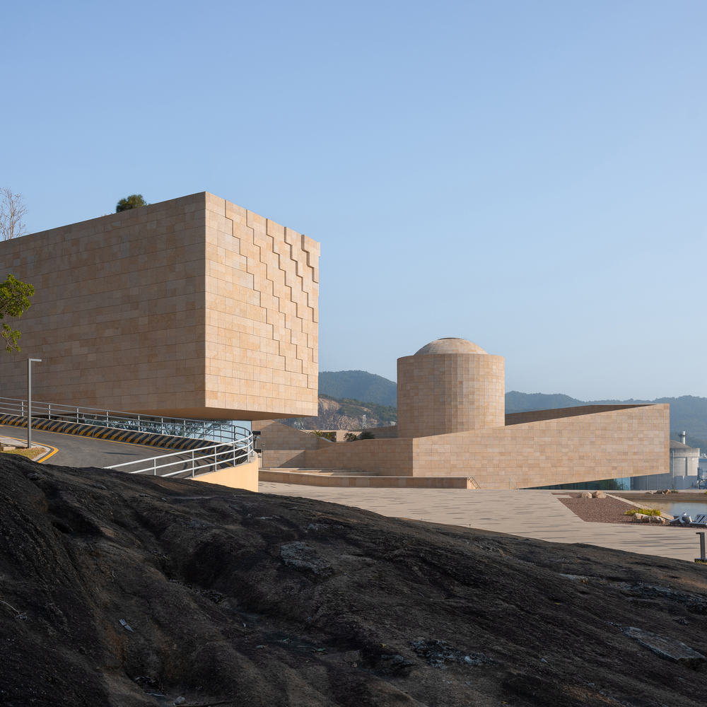 Daya bay nuclear power science and technology museum / e+uv architecture + huayi design
