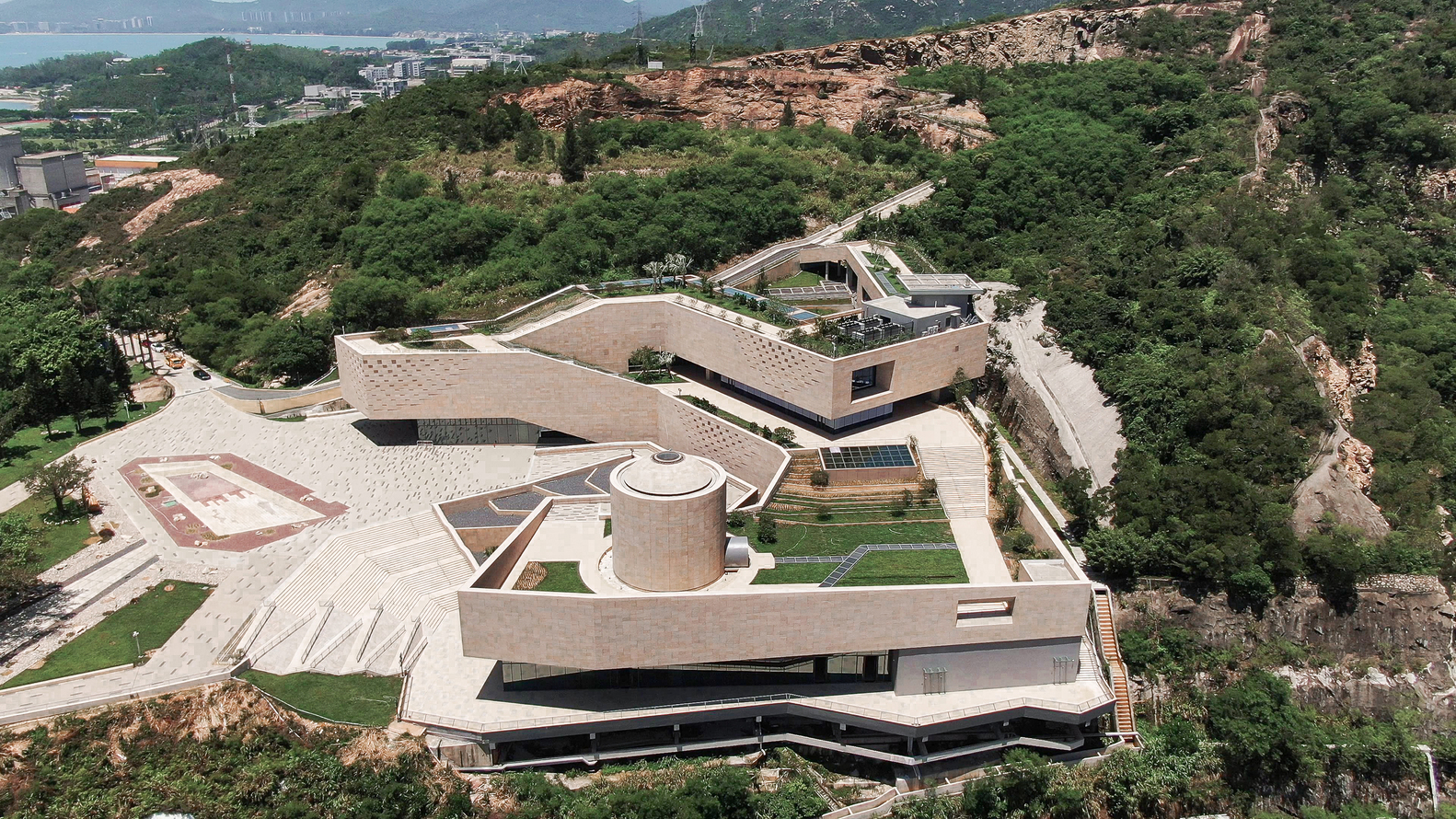 Daya bay nuclear power science and technology museum / e+uv architecture + huayi design