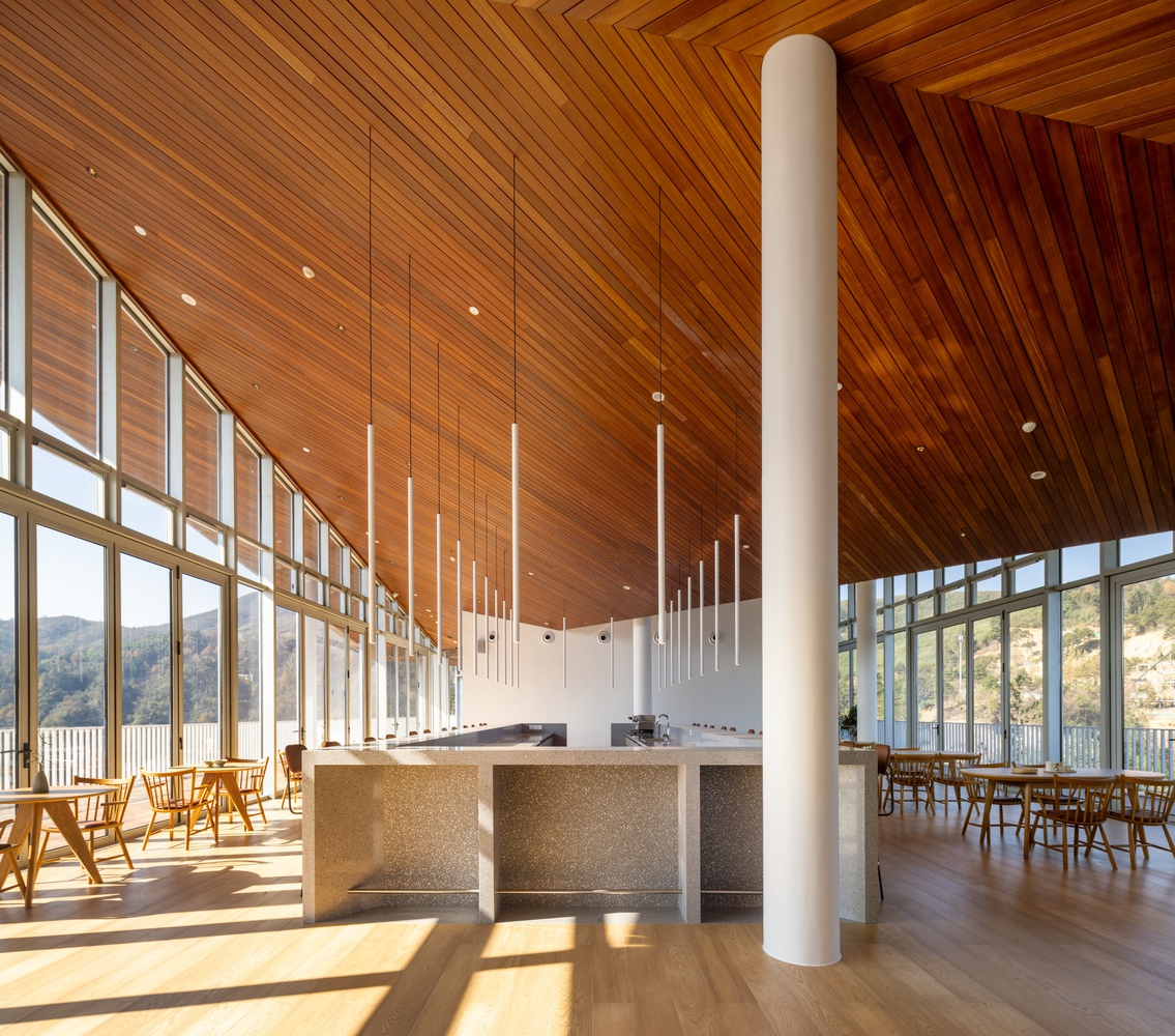 Floating Hotel / More Architecture 1 Floating hotel / more architecture