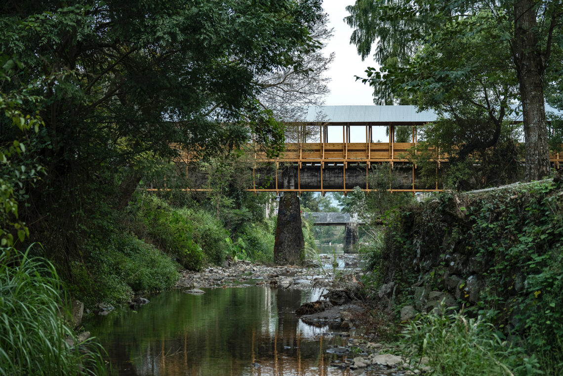 Fw Ji·the Covered Bridge On Aqueduct / Iara 24 Fw ji·the covered bridge on aqueduct / iara