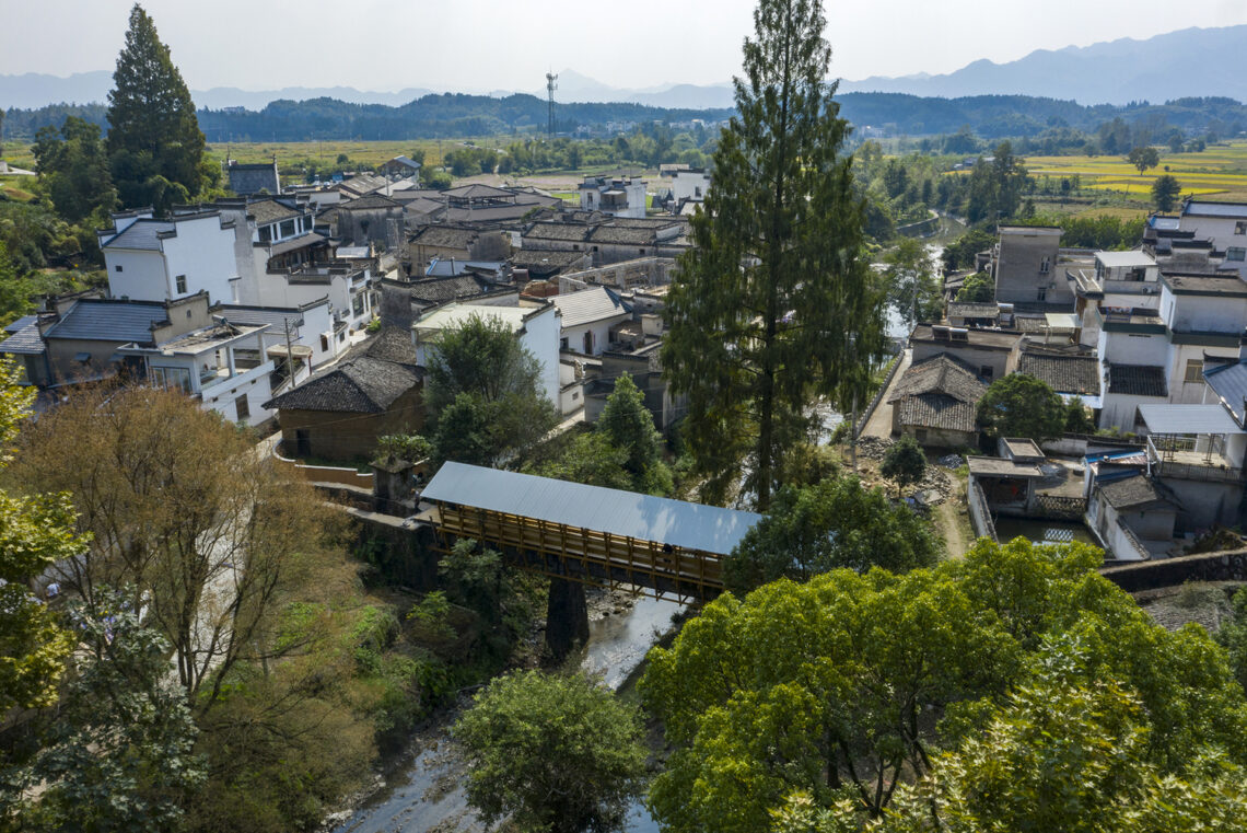 Fw Ji·the Covered Bridge On Aqueduct / Iara 14 Fw ji·the covered bridge on aqueduct / iara