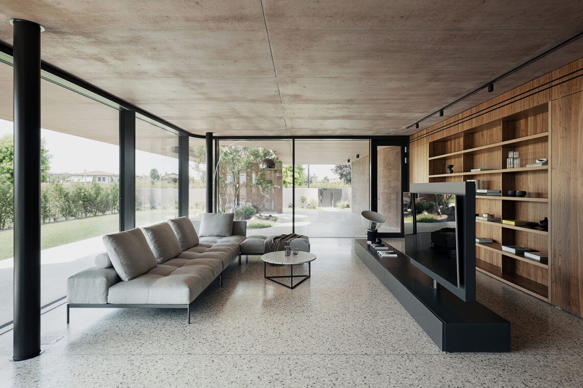 House With A Large Porch / Mide Architetti 3 House with a large porch / mide architetti
