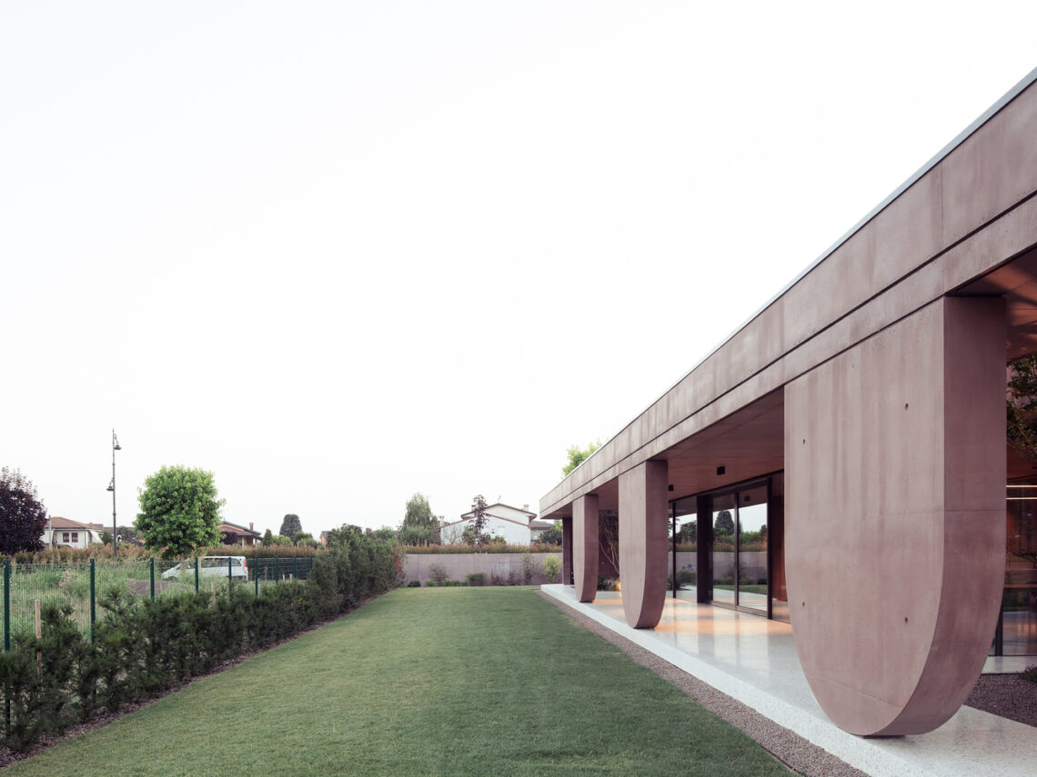 House With A Large Porch / Mide Architetti 7 House with a large porch / mide architetti