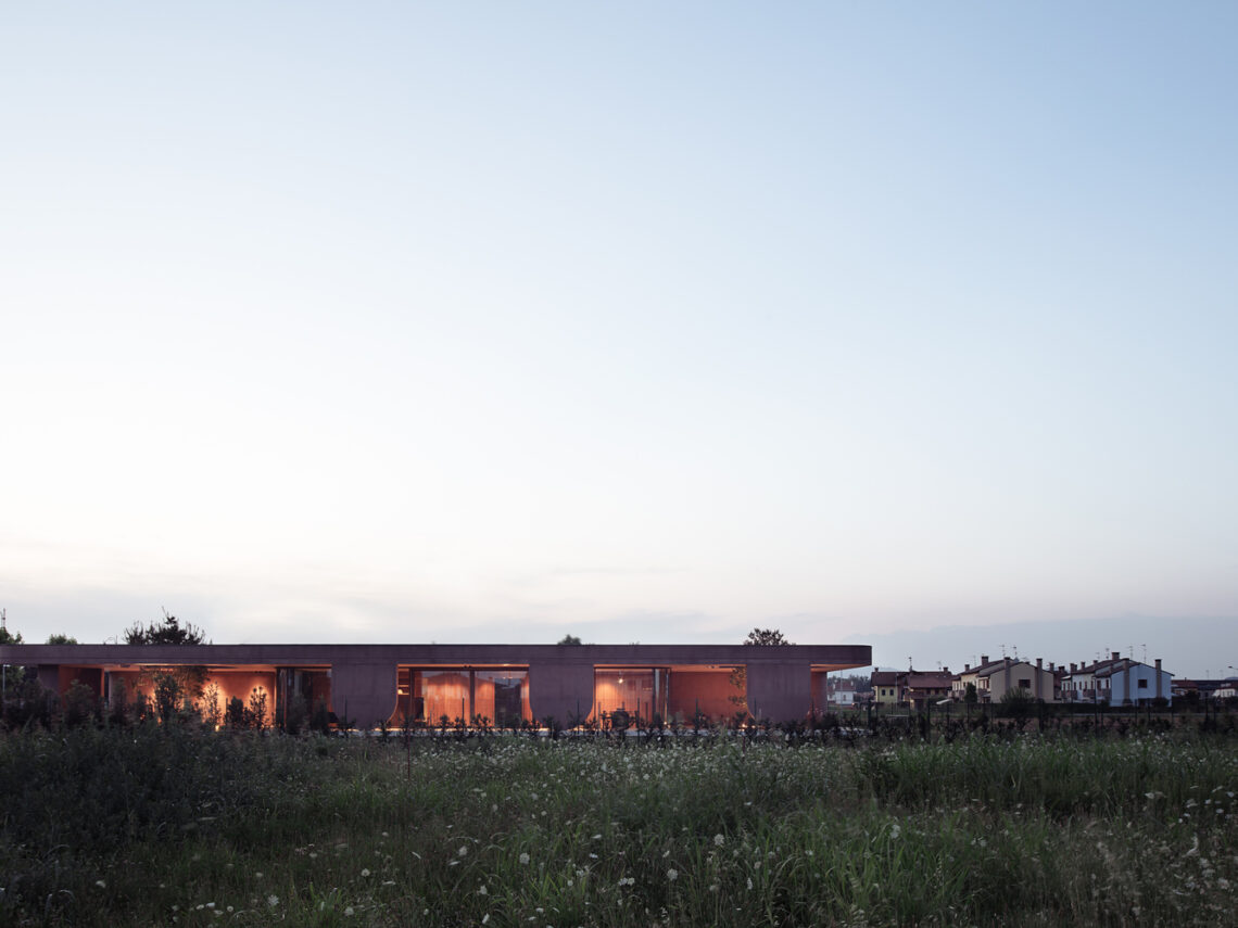 House With A Large Porch / Mide Architetti 28 House with a large porch / mide architetti