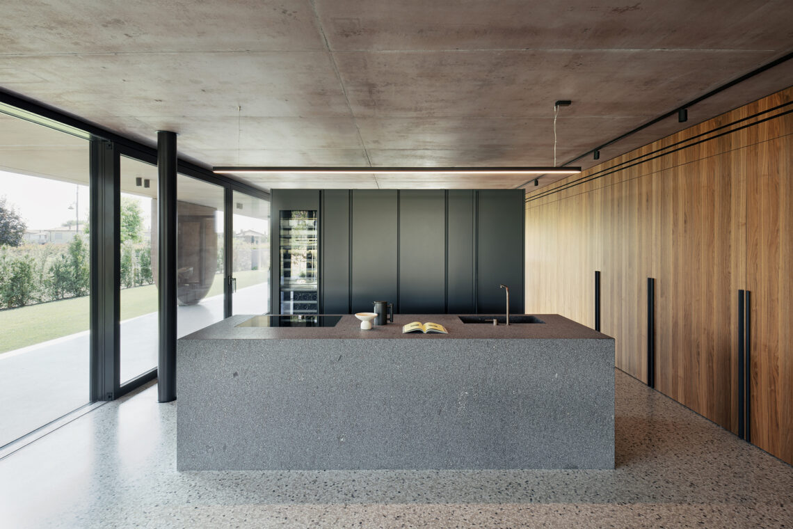 House With A Large Porch / Mide Architetti 4 House with a large porch / mide architetti
