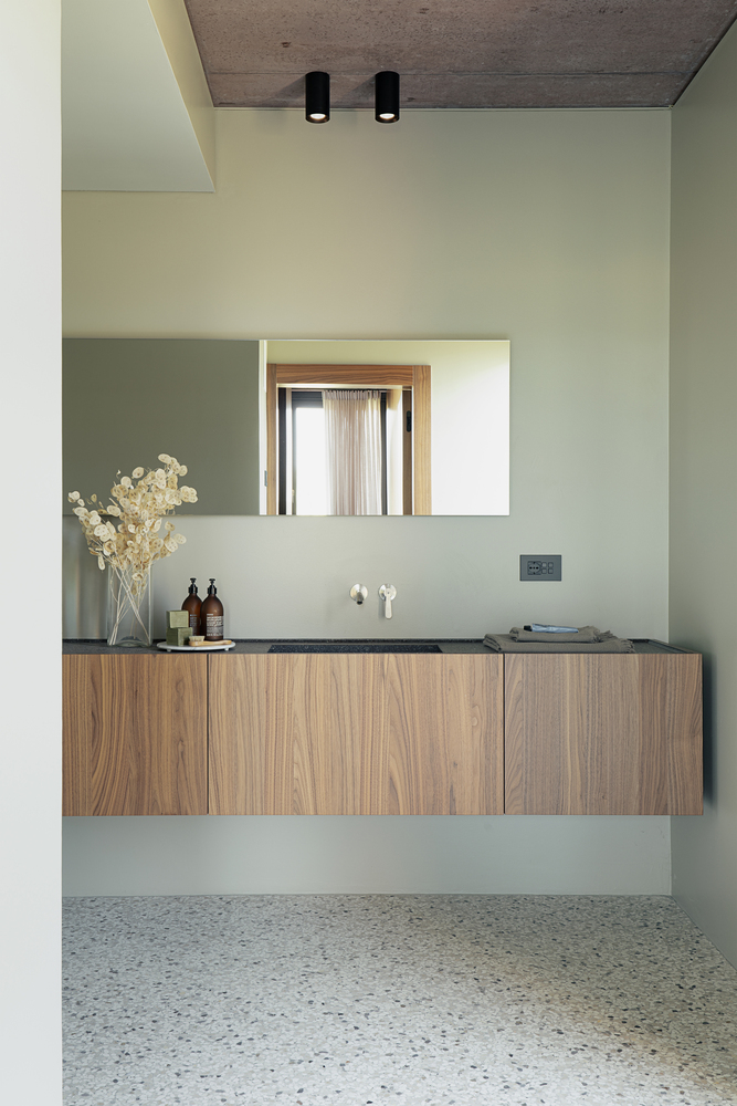 House With A Large Porch / Mide Architetti 25 House with a large porch / mide architetti