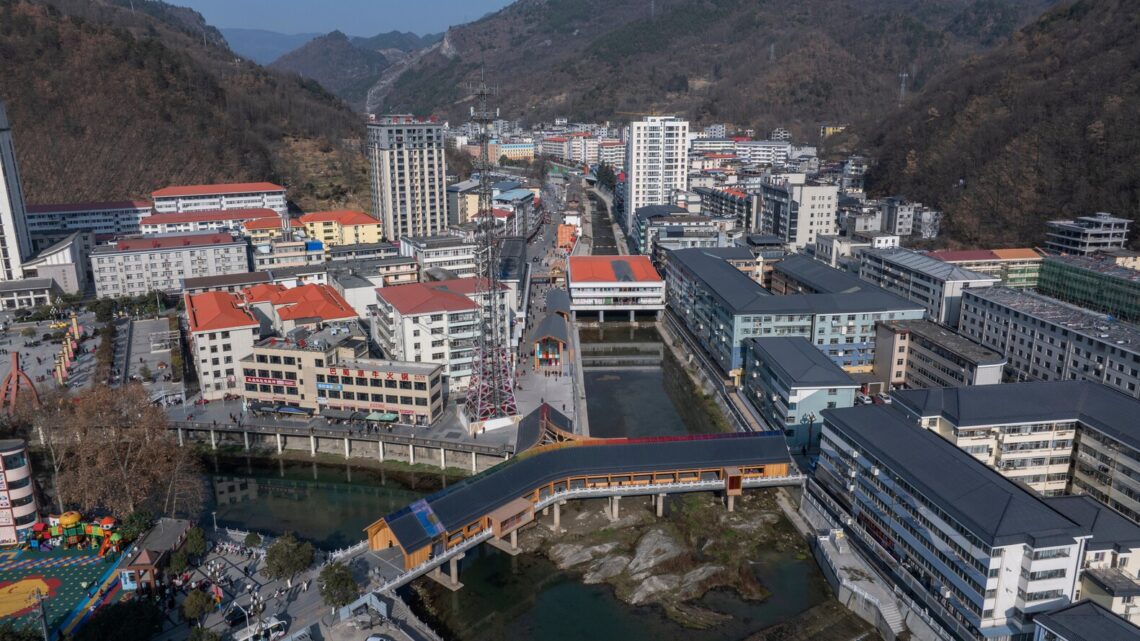 New herringbone bridge in kang county / 3andwich design / he wei studio