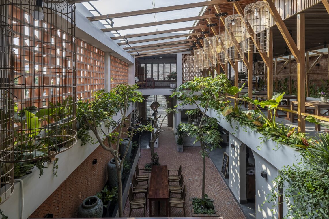 Pardis restaurant and cafe / country house. Architecture
