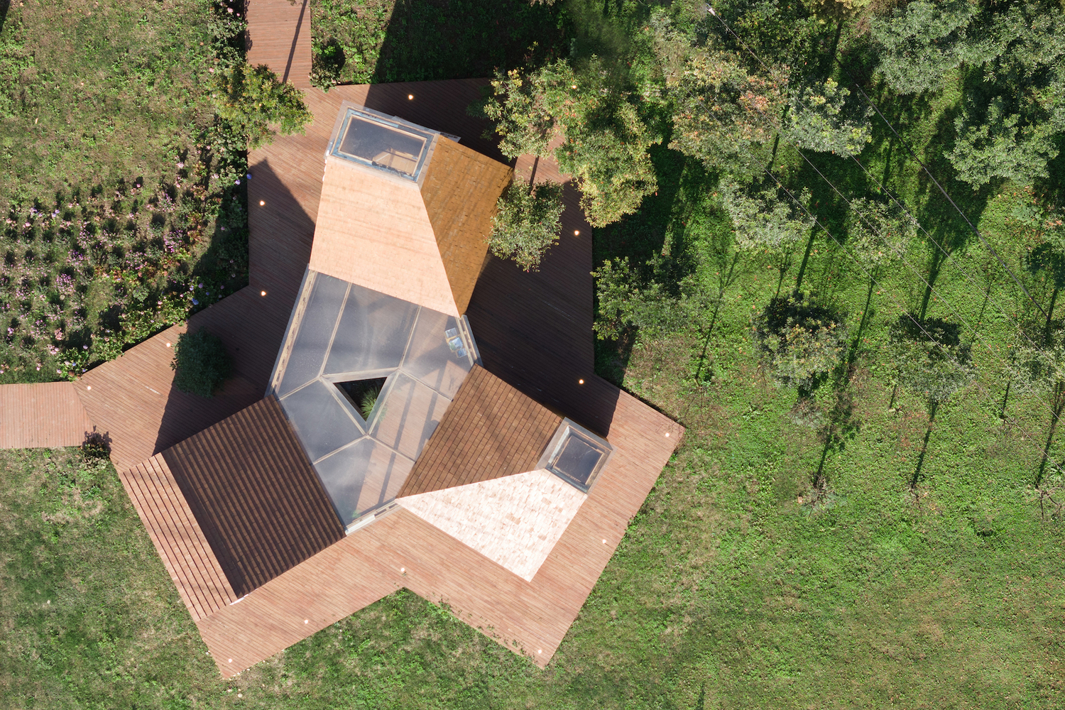 Default Pyramid book house / mat office