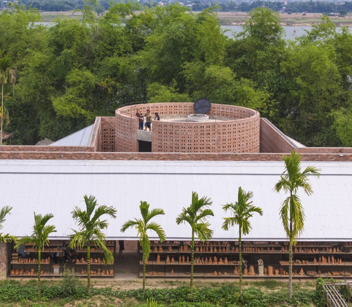 Terra Cotta Workshop / Tropical Space 42 Terra cotta workshop / tropical space