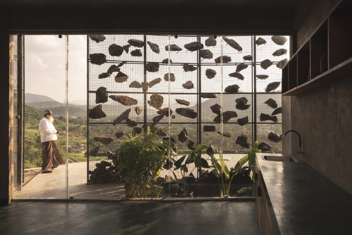 The Infinite Rise House / Earthscape Studio 4 The infinite rise house / earthscape studio