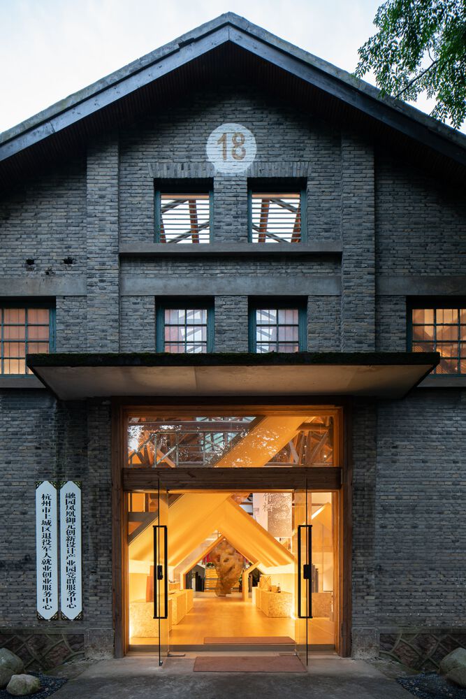 “warehouse within a warehouse” media center / ray&emilio studio