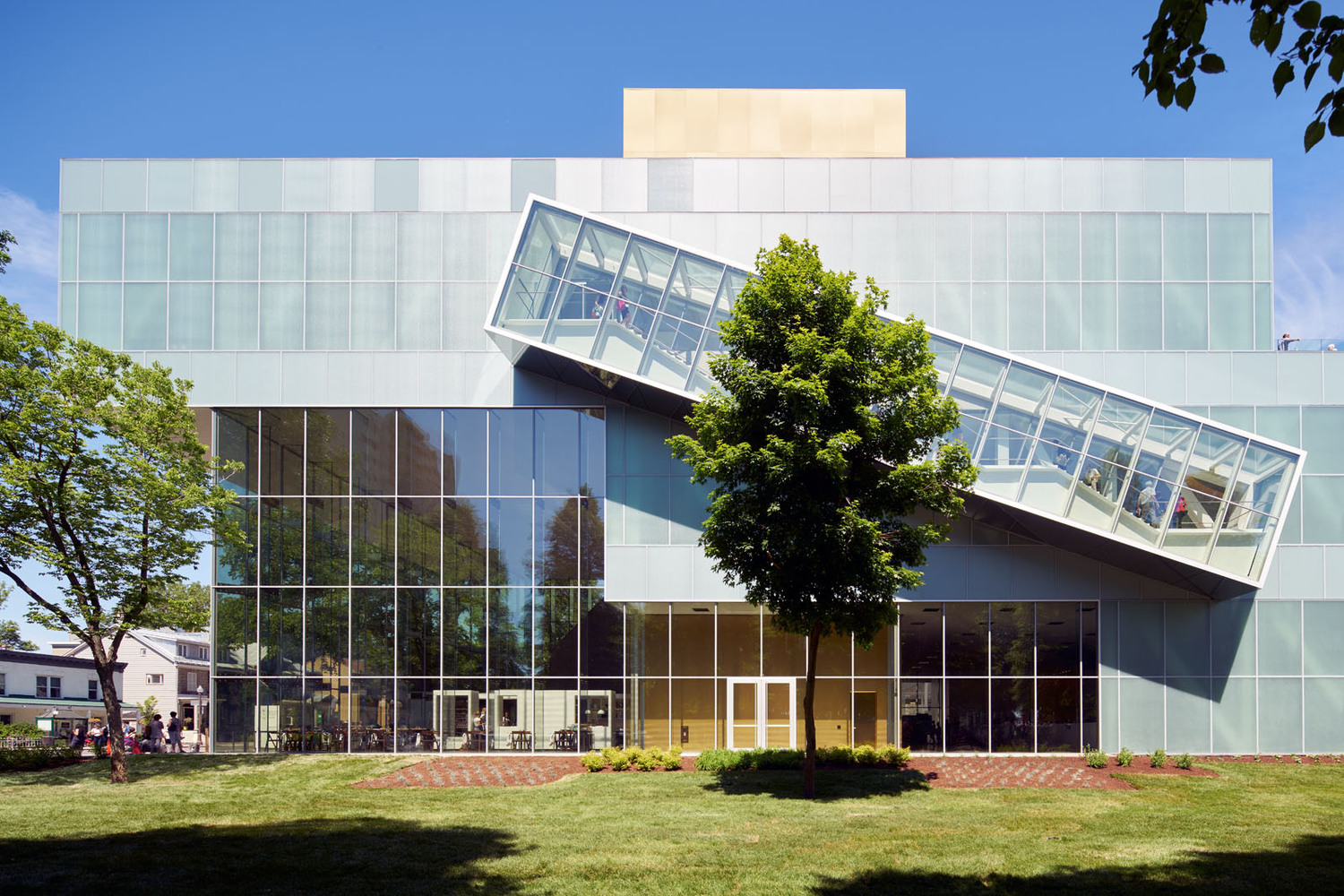 Pierre lassonde pavilion / oma