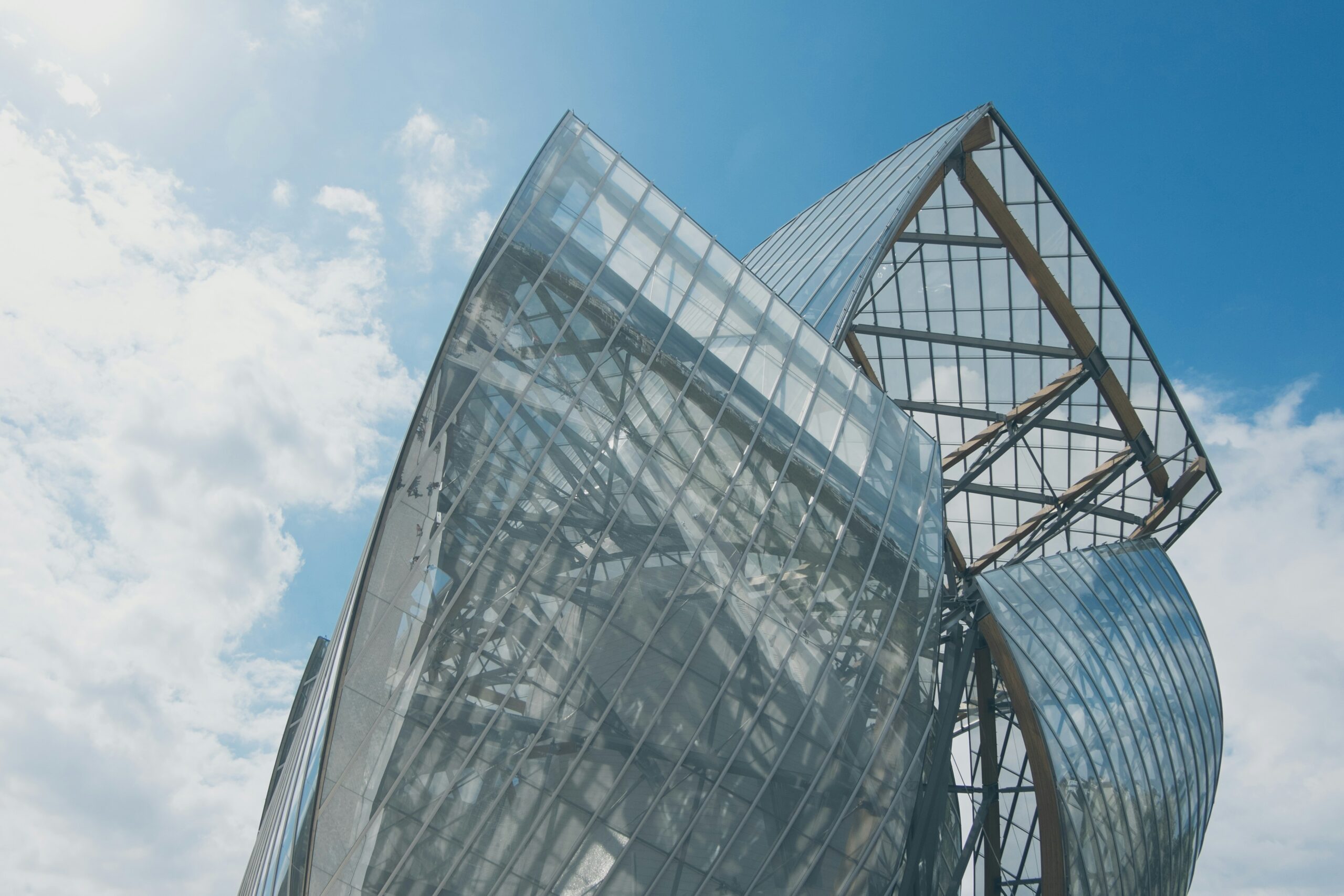 Frank Gehry: Biography, Works, Awards 48 Curtain wall - louis vuitton foundation art museum and cultural center - paris, france - © thomas loizeau