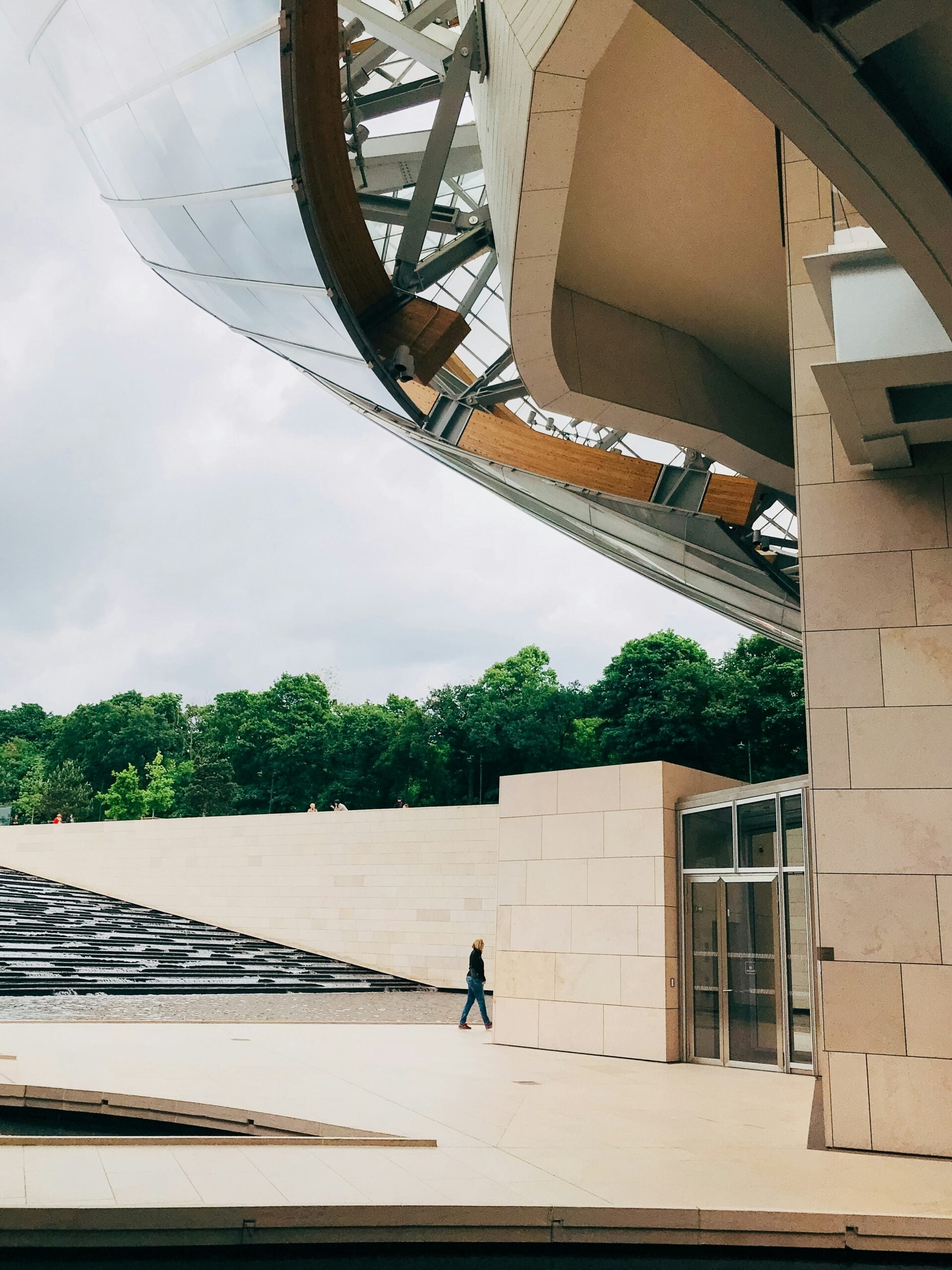 Frank Gehry: Biography, Works, Awards 50 Louis vuitton foundation art museum and cultural center - paris, france - © tetiana shevereva