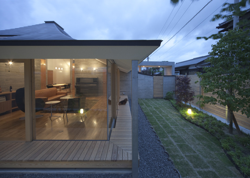 _Mg_1818 Broken pitched roof house / nks2 architects