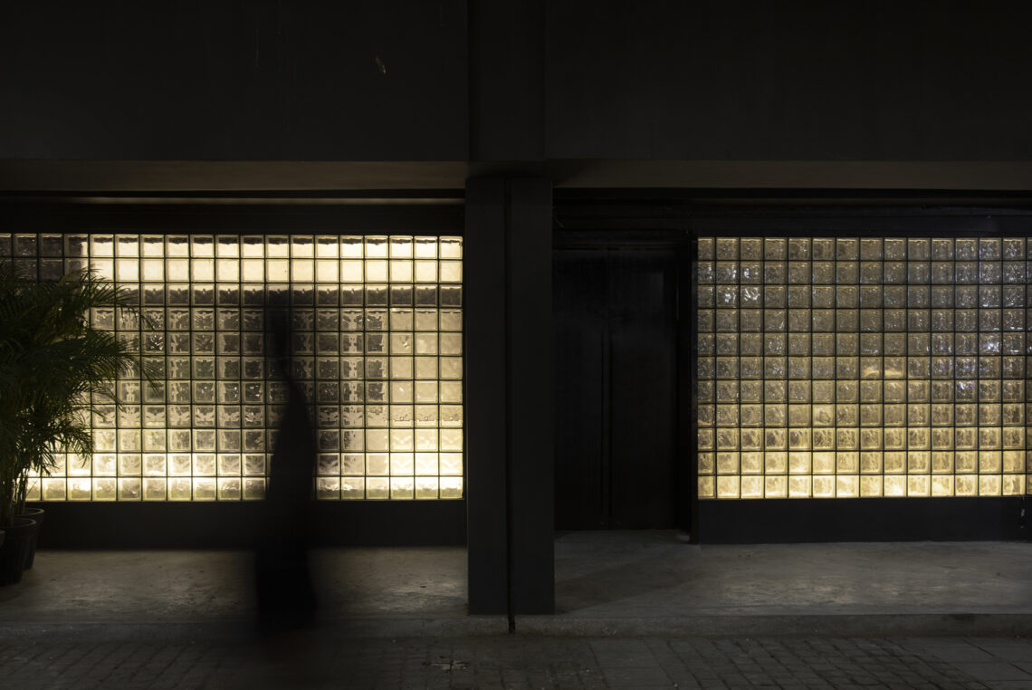 The black concrete restaurant and bar / renesa architecture design interiors studio