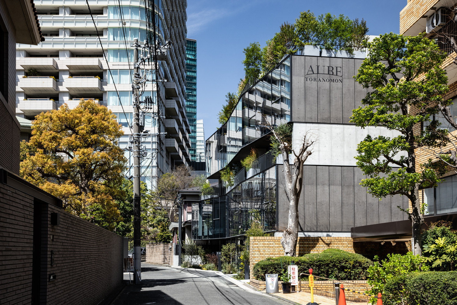 Aube toranomon residential building / ethnos