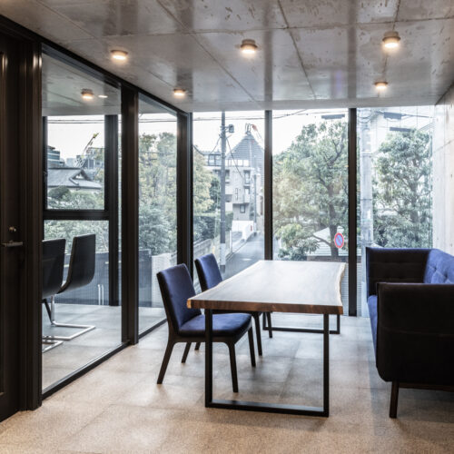 Aube toranomon residential building / ethnos